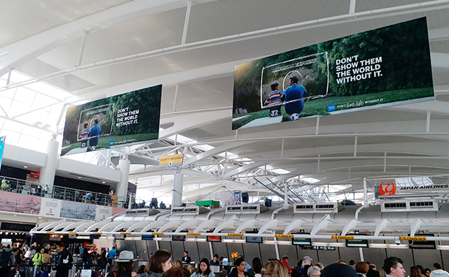 美國(guó)機(jī)場(chǎng)雙面卡布燈箱解決方案