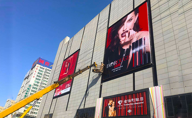 山東聊城某商場(chǎng)外墻大型工程燈箱解決方案